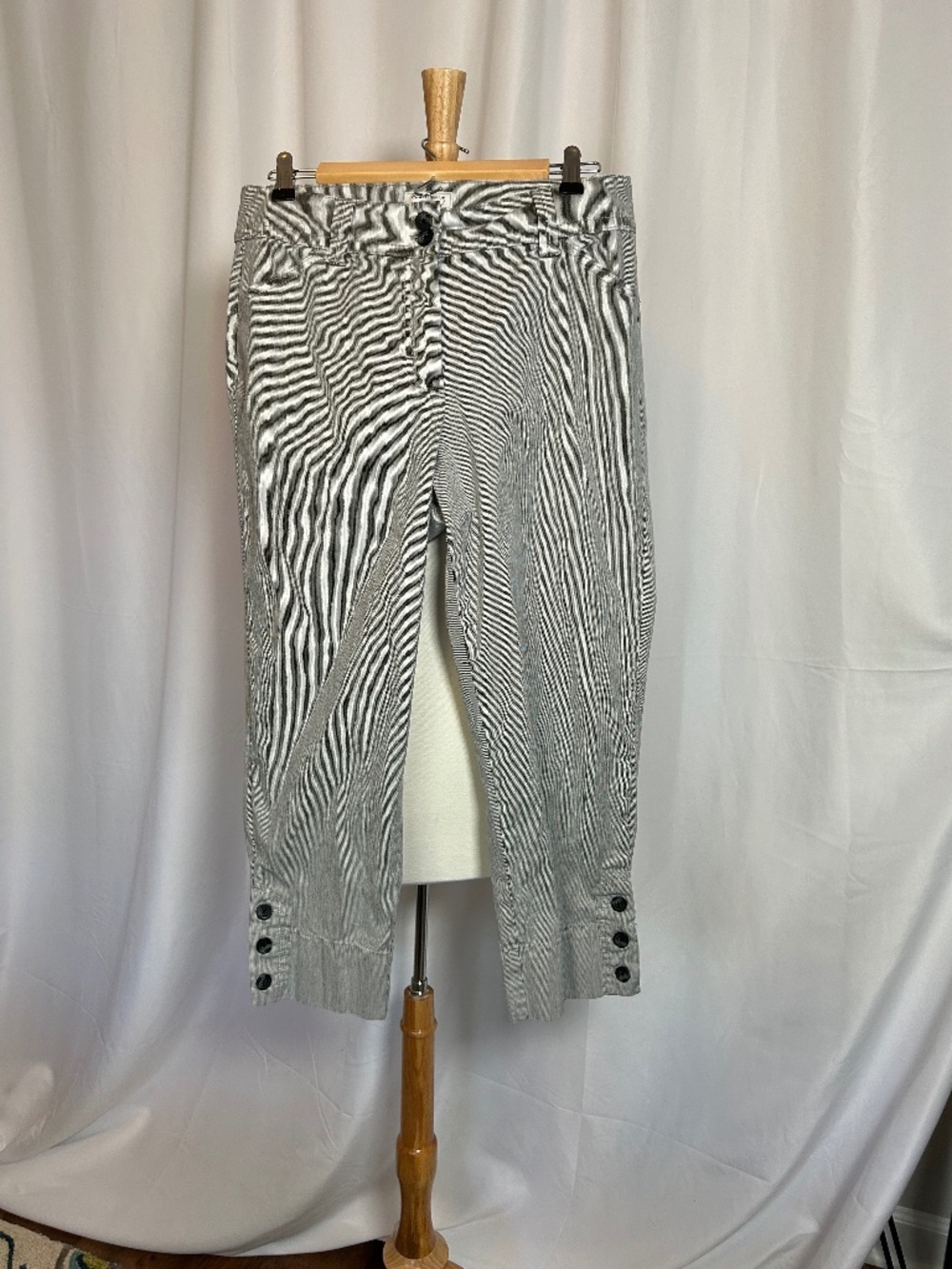 WOMENS CHARTER CLUB CLASSIC FIT PIN STRIPED CROPPED PANTS - SIZE 12